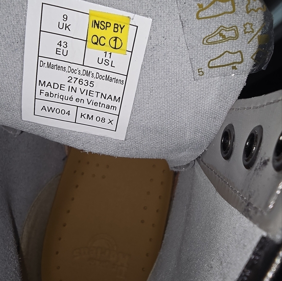 Dr. Martens 1460 Patent Leather Boots - Picture 9 of 9